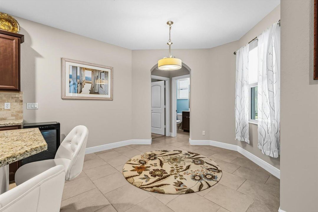 Под контрактом: $925,000 (4 спален, 3 ванн, 2444 Квадратных фут)