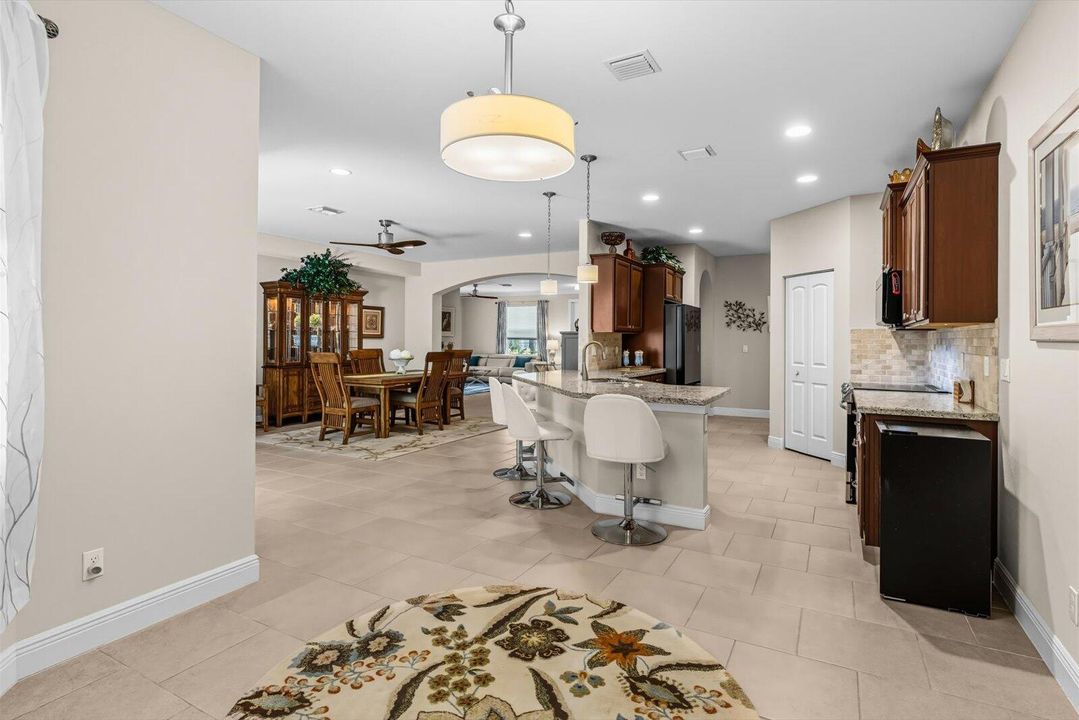 Под контрактом: $925,000 (4 спален, 3 ванн, 2444 Квадратных фут)