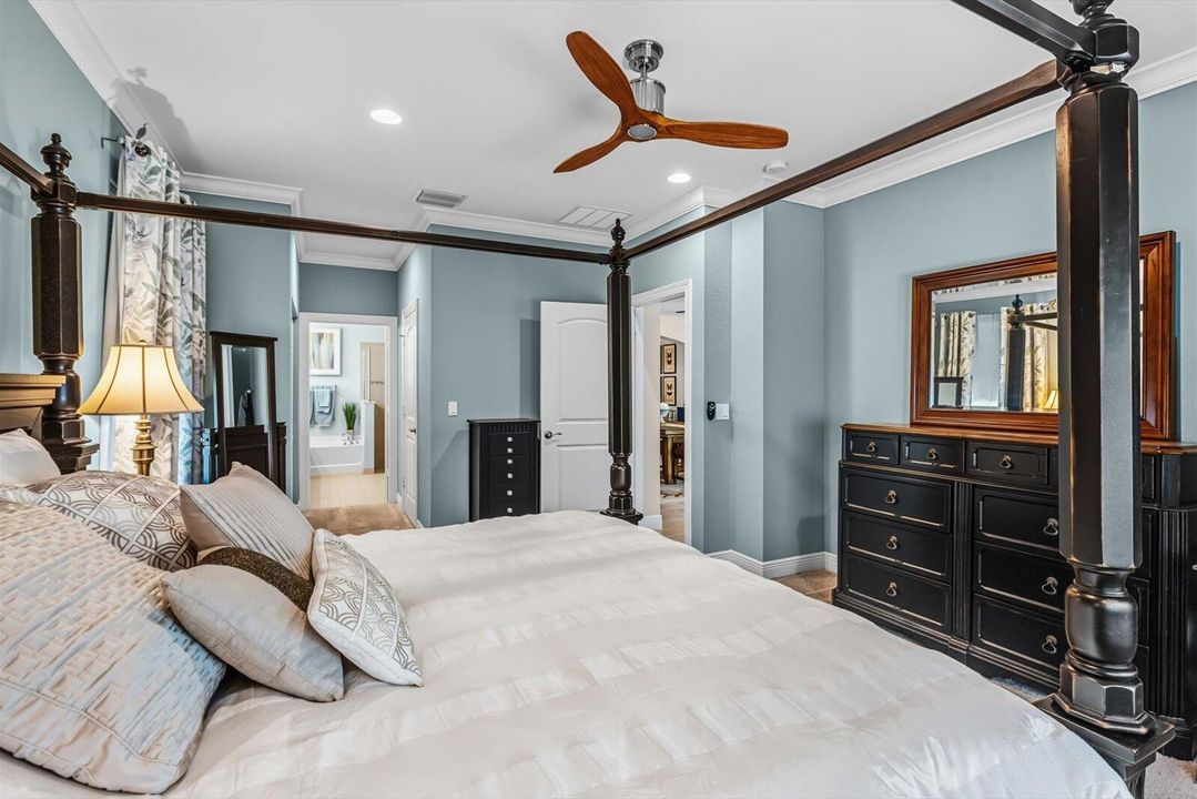 Под контрактом: $925,000 (4 спален, 3 ванн, 2444 Квадратных фут)