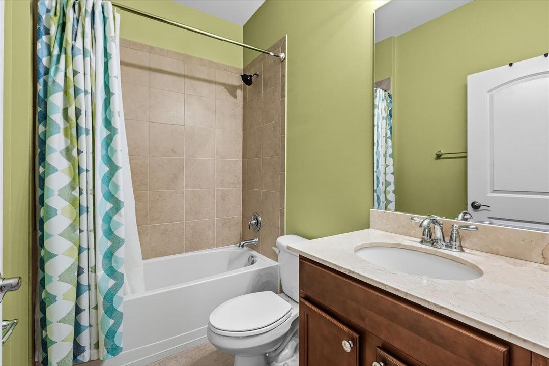 Под контрактом: $925,000 (4 спален, 3 ванн, 2444 Квадратных фут)