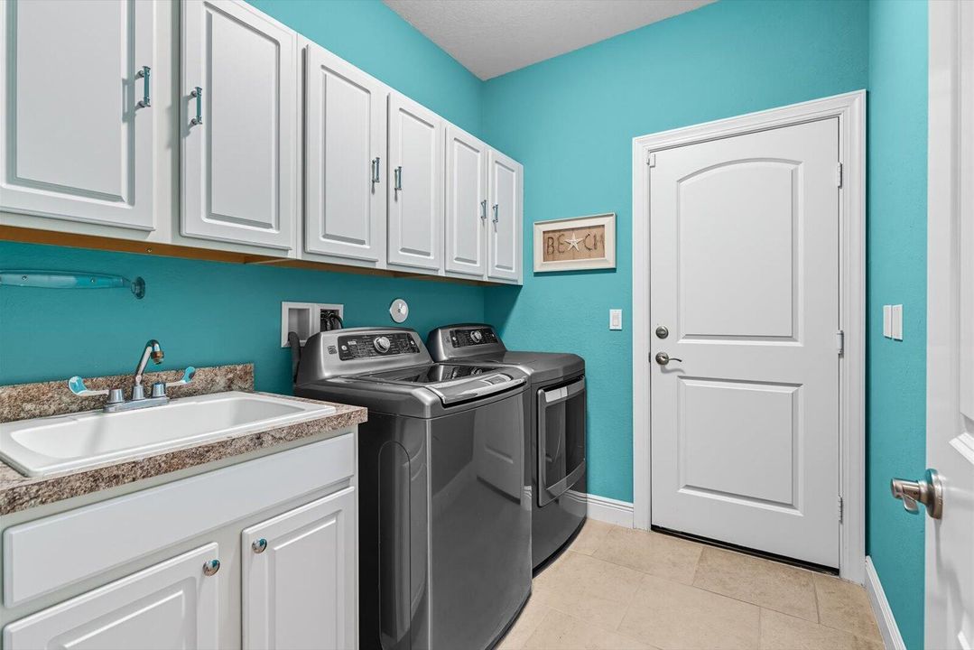 Под контрактом: $925,000 (4 спален, 3 ванн, 2444 Квадратных фут)