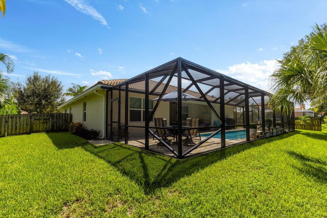 Под контрактом: $925,000 (4 спален, 3 ванн, 2444 Квадратных фут)