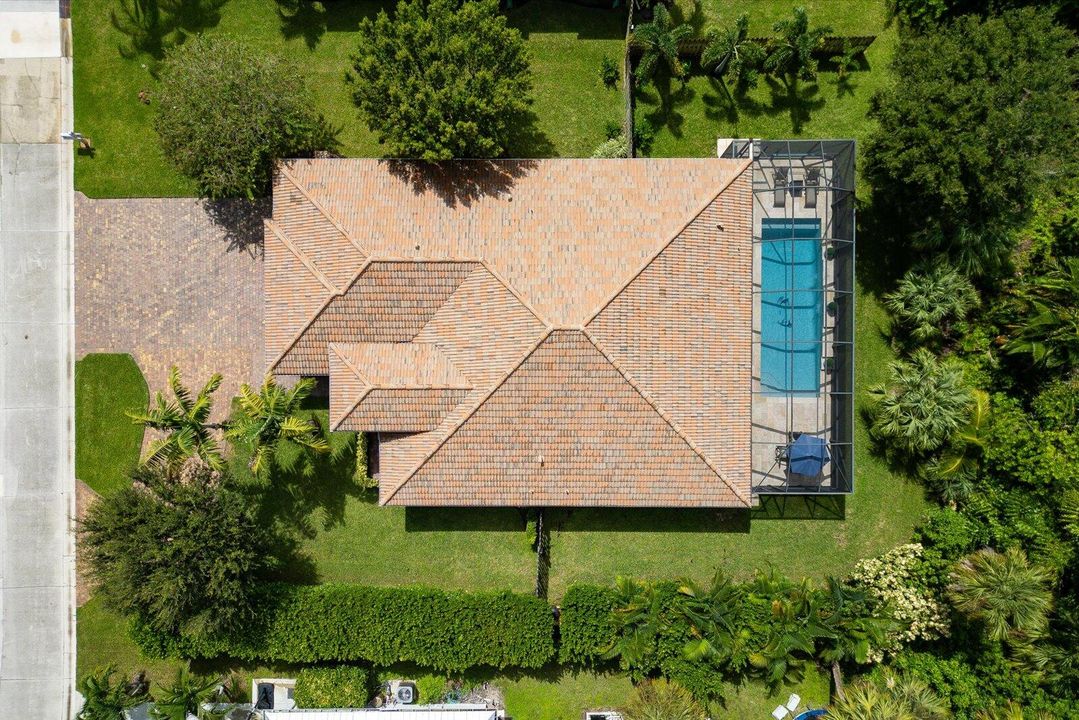 Под контрактом: $925,000 (4 спален, 3 ванн, 2444 Квадратных фут)