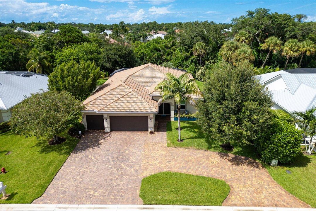 Под контрактом: $925,000 (4 спален, 3 ванн, 2444 Квадратных фут)