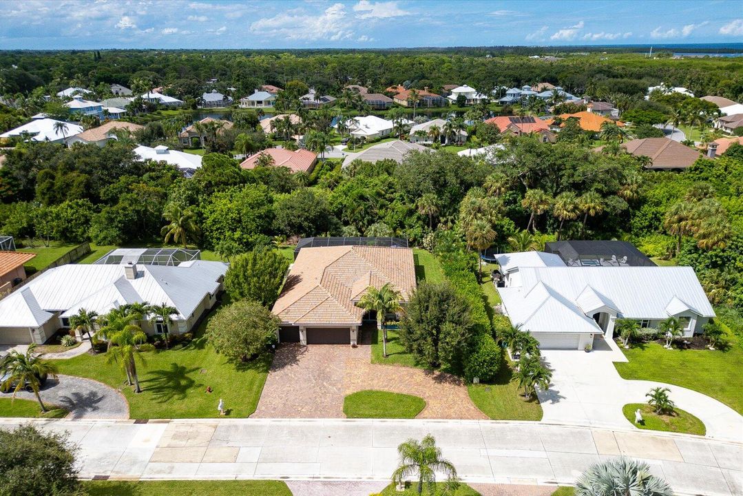 Под контрактом: $925,000 (4 спален, 3 ванн, 2444 Квадратных фут)