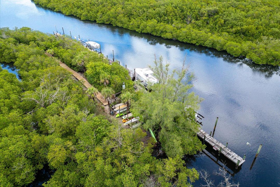 Под контрактом: $925,000 (4 спален, 3 ванн, 2444 Квадратных фут)