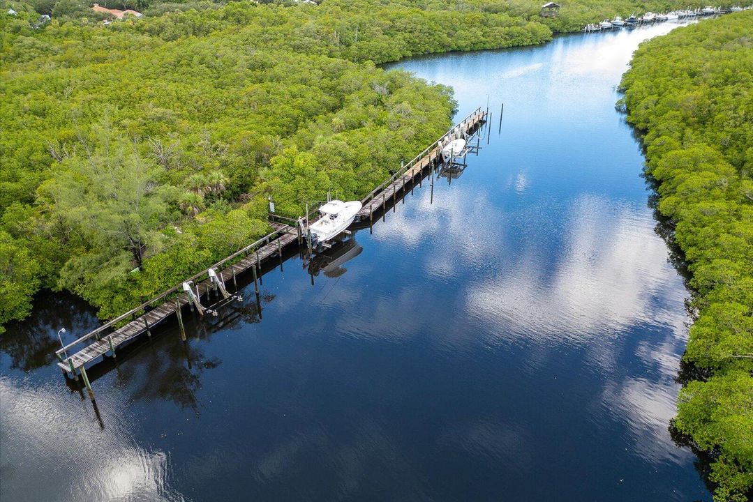 Под контрактом: $925,000 (4 спален, 3 ванн, 2444 Квадратных фут)