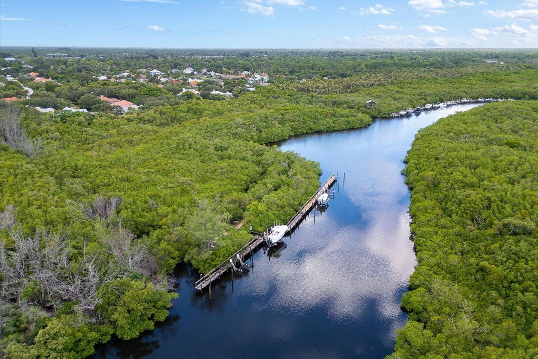 Под контрактом: $925,000 (4 спален, 3 ванн, 2444 Квадратных фут)