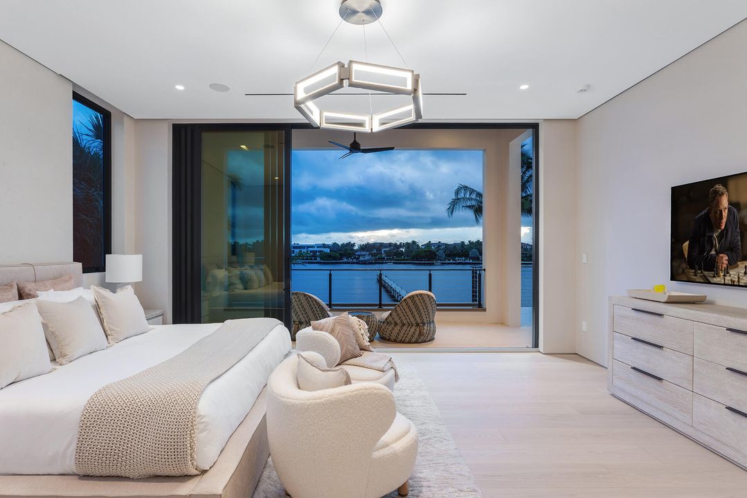 For Sale: $21,000,000 (7 beds, 8 baths, 7631 Square Feet)