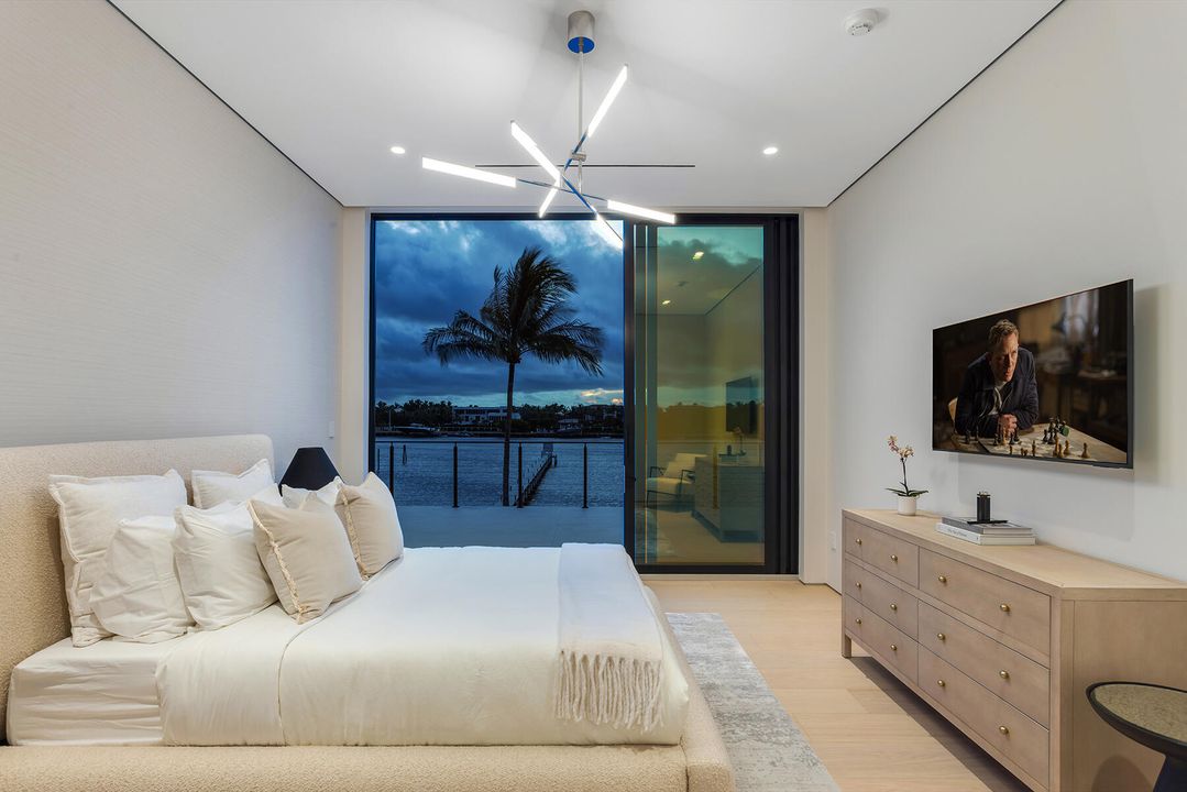 For Sale: $21,000,000 (7 beds, 8 baths, 7631 Square Feet)