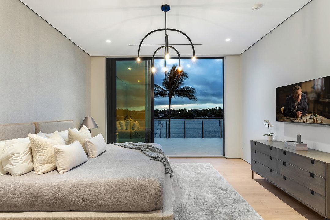 For Sale: $21,000,000 (7 beds, 8 baths, 7631 Square Feet)