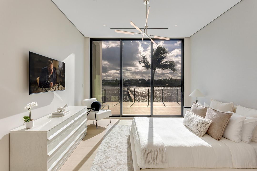 For Sale: $21,000,000 (7 beds, 8 baths, 7631 Square Feet)