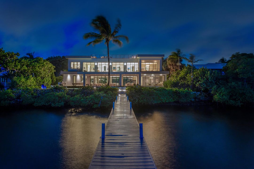 For Sale: $21,000,000 (7 beds, 8 baths, 7631 Square Feet)