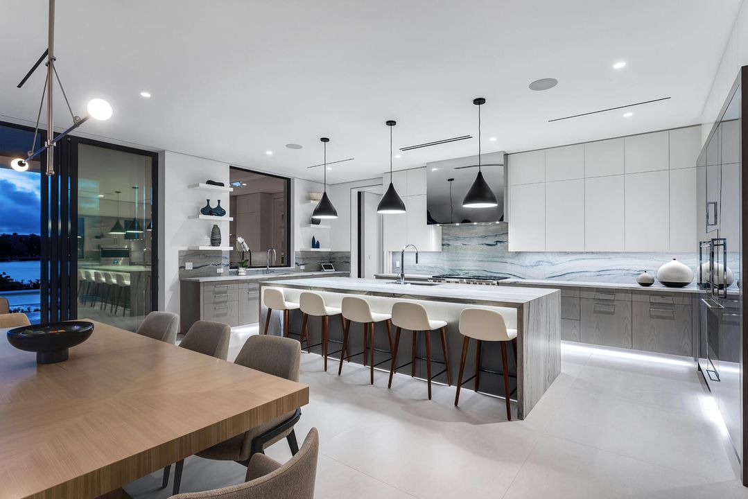 For Sale: $21,000,000 (7 beds, 8 baths, 7631 Square Feet)