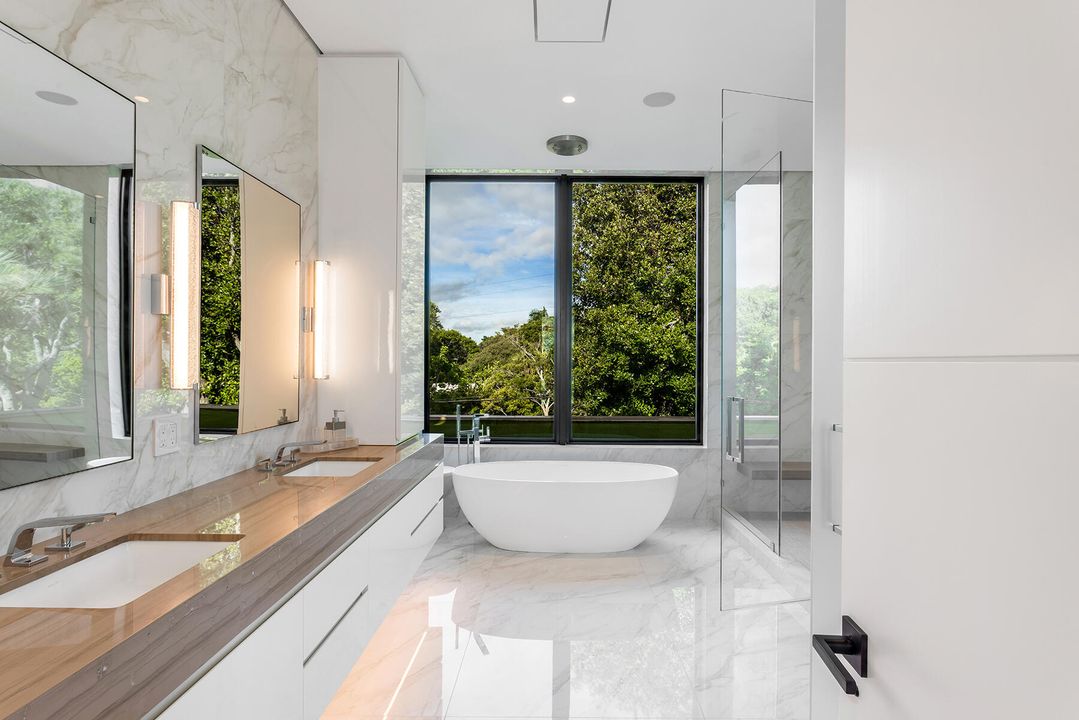 For Sale: $21,000,000 (7 beds, 8 baths, 7631 Square Feet)