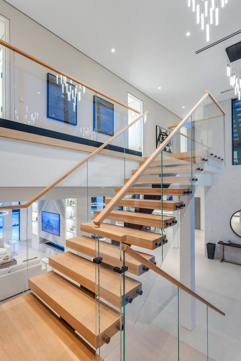 For Sale: $21,000,000 (7 beds, 8 baths, 7631 Square Feet)