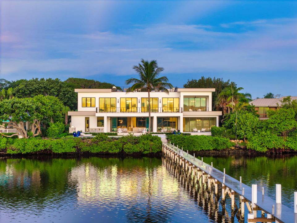 For Sale: $21,000,000 (7 beds, 8 baths, 7631 Square Feet)