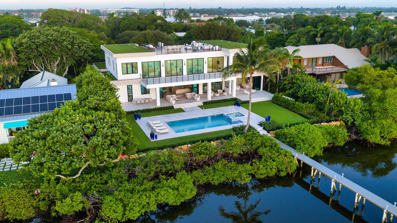 For Sale: $21,000,000 (7 beds, 8 baths, 7631 Square Feet)