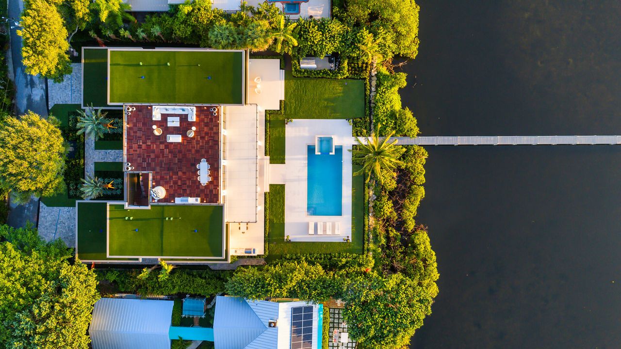 For Sale: $21,000,000 (7 beds, 8 baths, 7631 Square Feet)