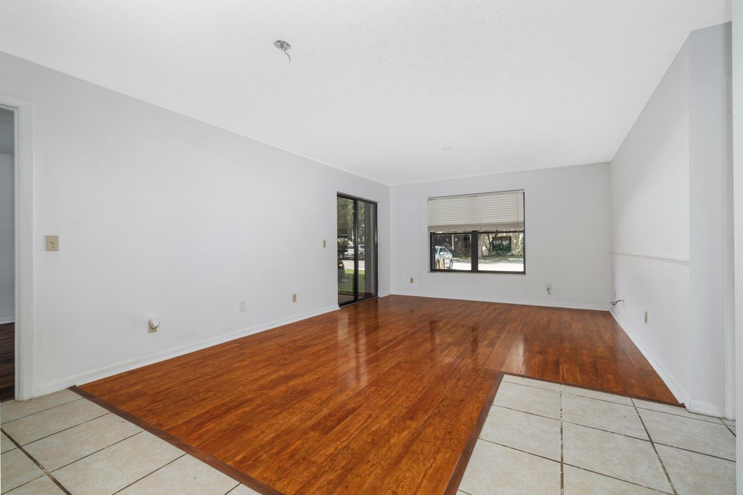 Active With Contract: $199,900 (2 beds, 2 baths, 969 Square Feet)