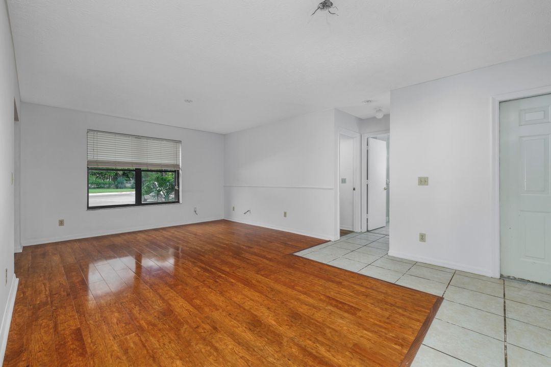 Active With Contract: $199,900 (2 beds, 2 baths, 969 Square Feet)