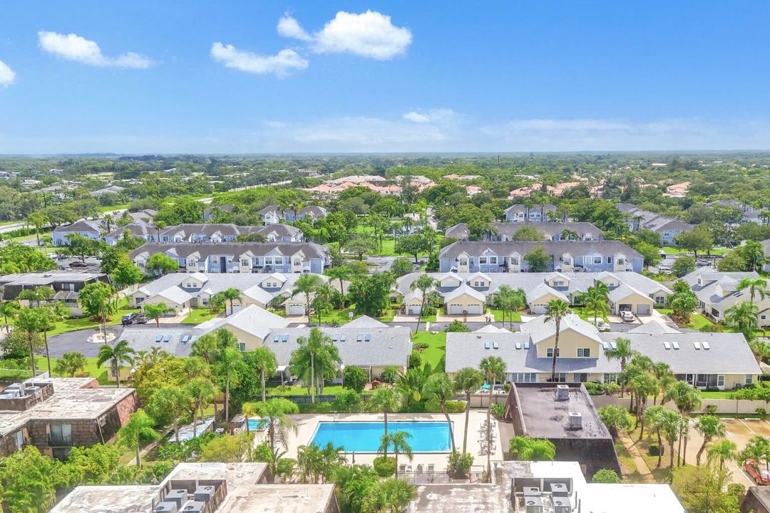 待售: $225,000 (2 贝兹, 2 浴室, 1170 平方英尺)