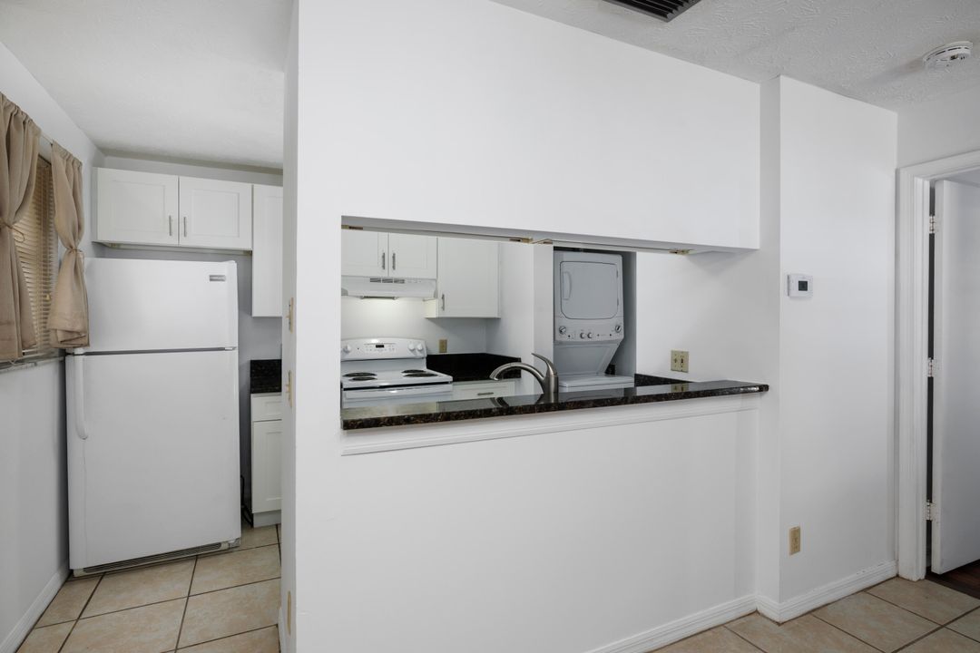 Active With Contract: $199,900 (2 beds, 2 baths, 969 Square Feet)