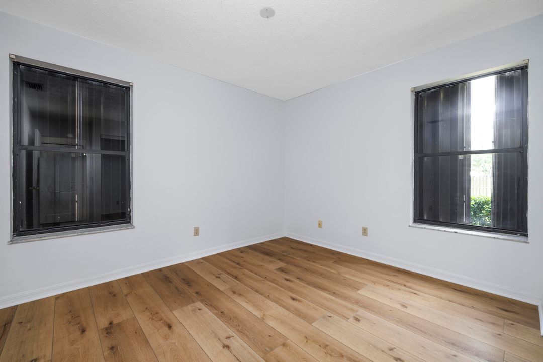 Active With Contract: $199,900 (2 beds, 2 baths, 969 Square Feet)