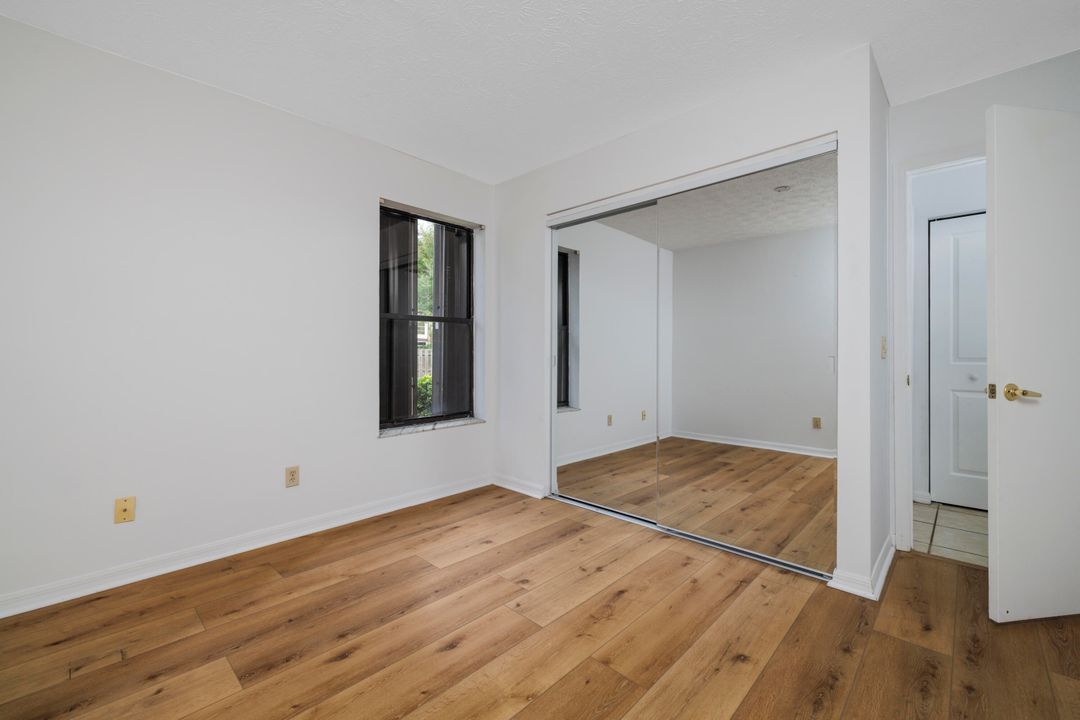 Active With Contract: $199,900 (2 beds, 2 baths, 969 Square Feet)