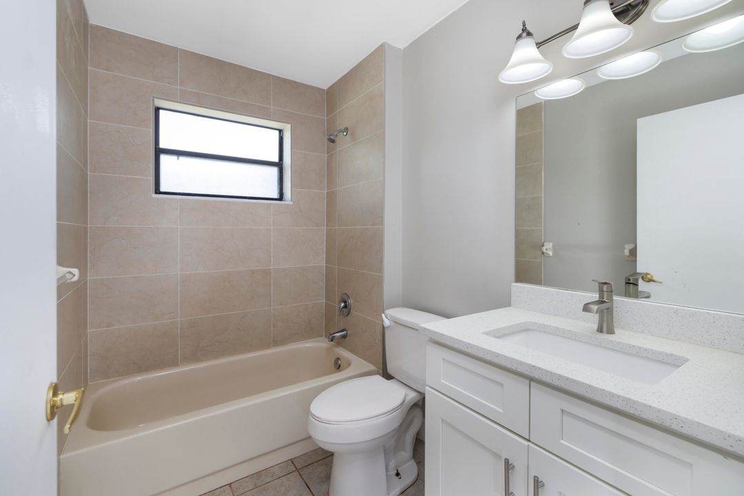 Active With Contract: $199,900 (2 beds, 2 baths, 969 Square Feet)