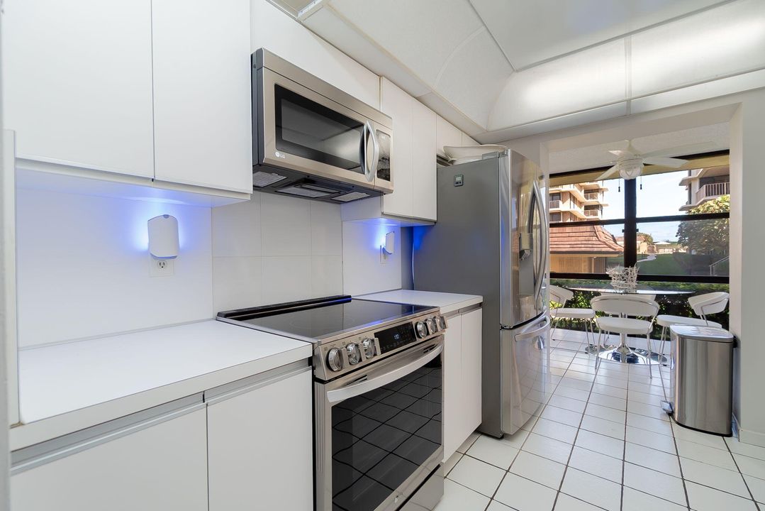 Под контрактом: $399,000 (2 спален, 2 ванн, 1476 Квадратных фут)