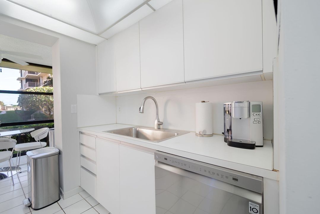 Под контрактом: $399,000 (2 спален, 2 ванн, 1476 Квадратных фут)