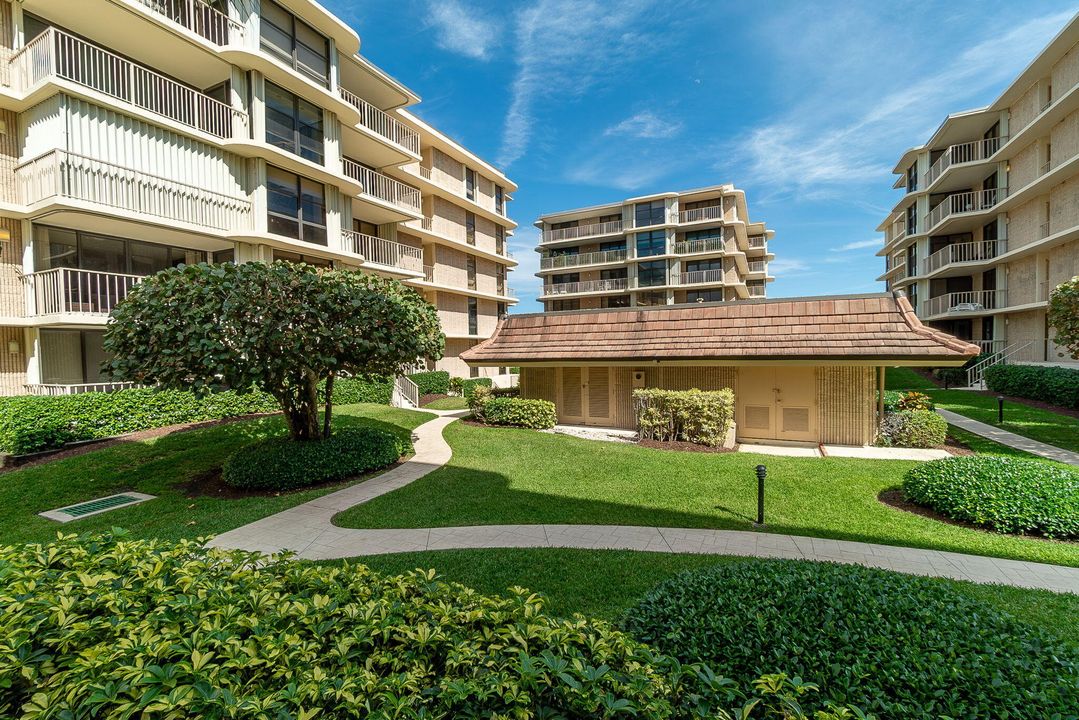 Под контрактом: $399,000 (2 спален, 2 ванн, 1476 Квадратных фут)