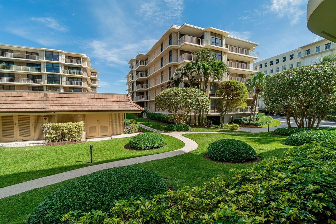 Под контрактом: $399,000 (2 спален, 2 ванн, 1476 Квадратных фут)