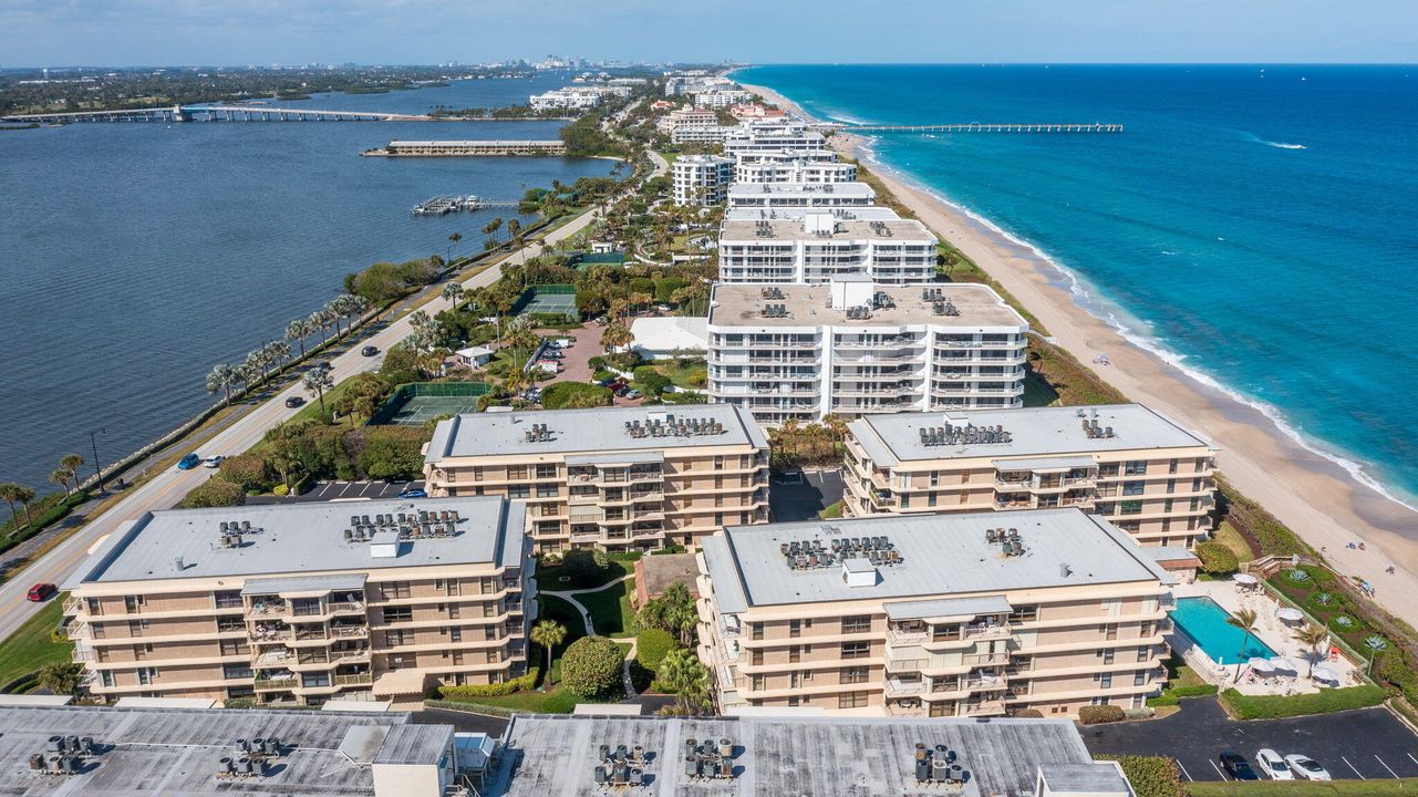 Под контрактом: $399,000 (2 спален, 2 ванн, 1476 Квадратных фут)