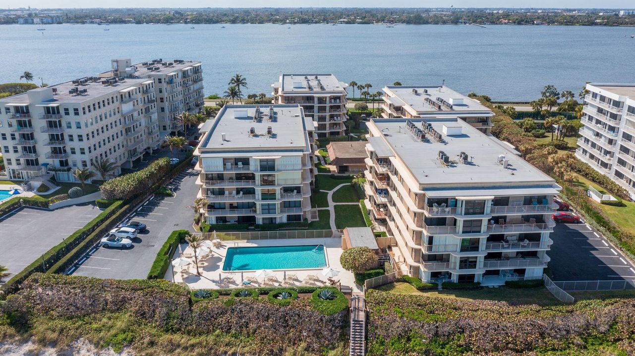 Под контрактом: $399,000 (2 спален, 2 ванн, 1476 Квадратных фут)