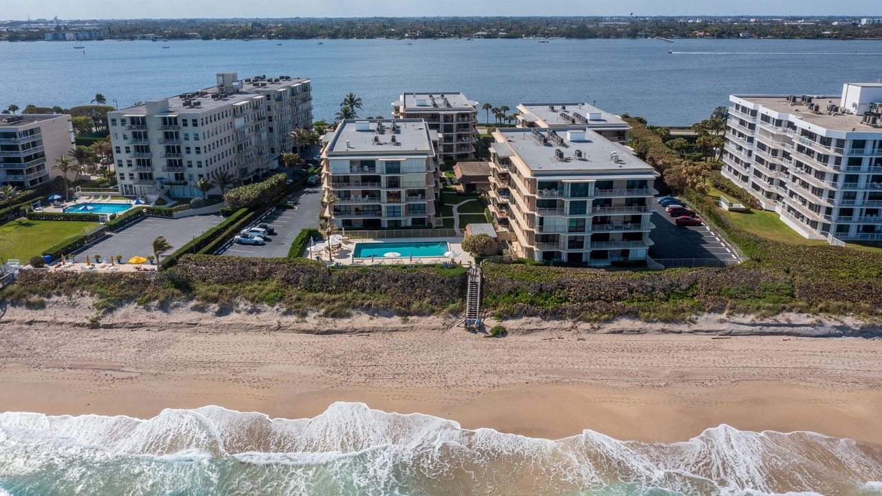 Под контрактом: $399,000 (2 спален, 2 ванн, 1476 Квадратных фут)