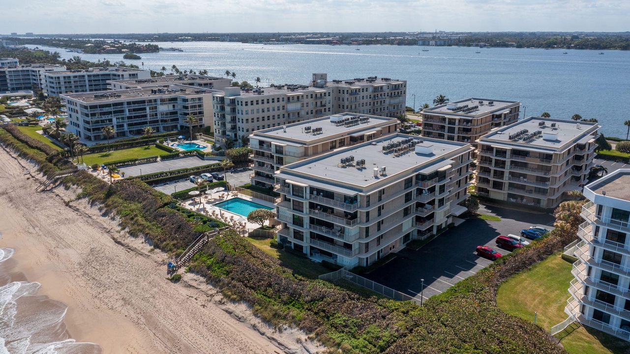 Под контрактом: $399,000 (2 спален, 2 ванн, 1476 Квадратных фут)