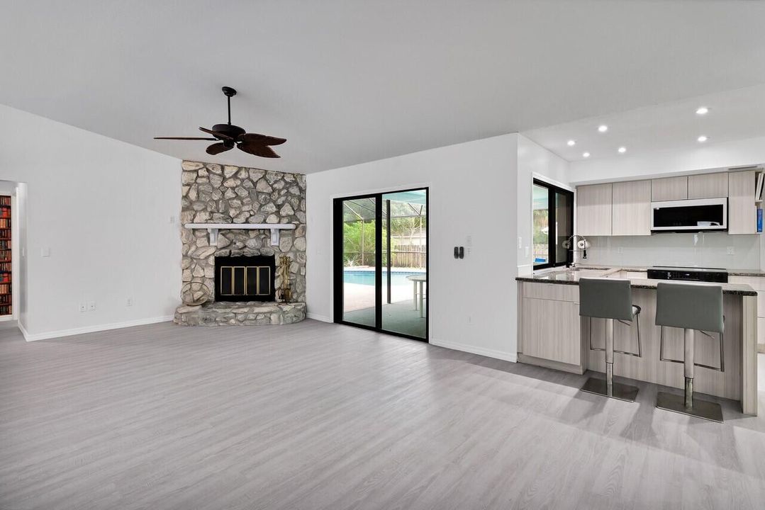 待售: $649,900 (3 贝兹, 3 浴室, 2341 平方英尺)