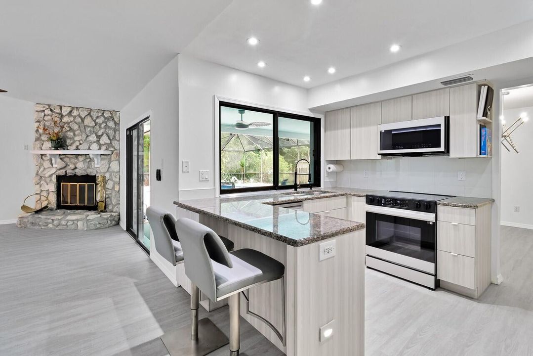 待售: $649,900 (3 贝兹, 3 浴室, 2341 平方英尺)