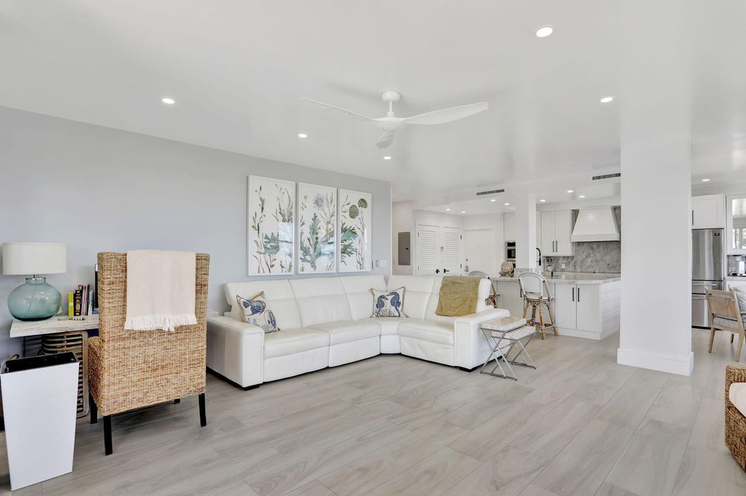 На продажу: $995,000 (2 спален, 2 ванн, 1370 Квадратных фут)