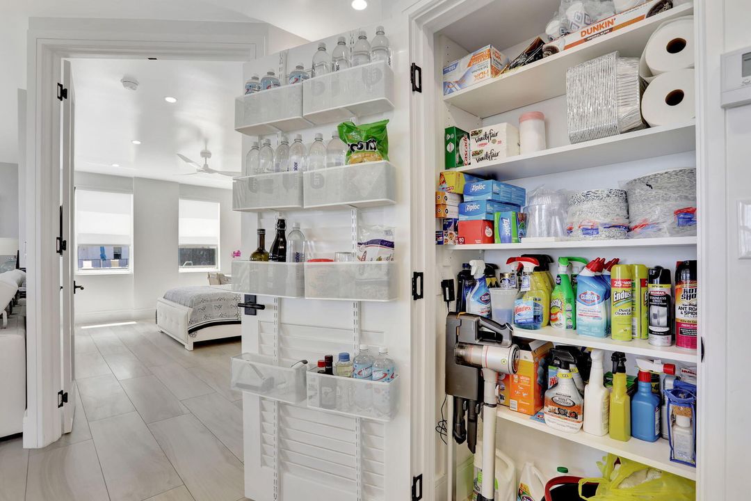 На продажу: $995,000 (2 спален, 2 ванн, 1370 Квадратных фут)