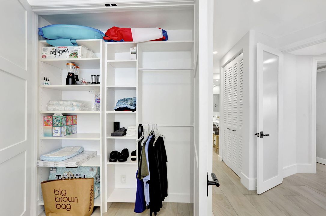 На продажу: $995,000 (2 спален, 2 ванн, 1370 Квадратных фут)