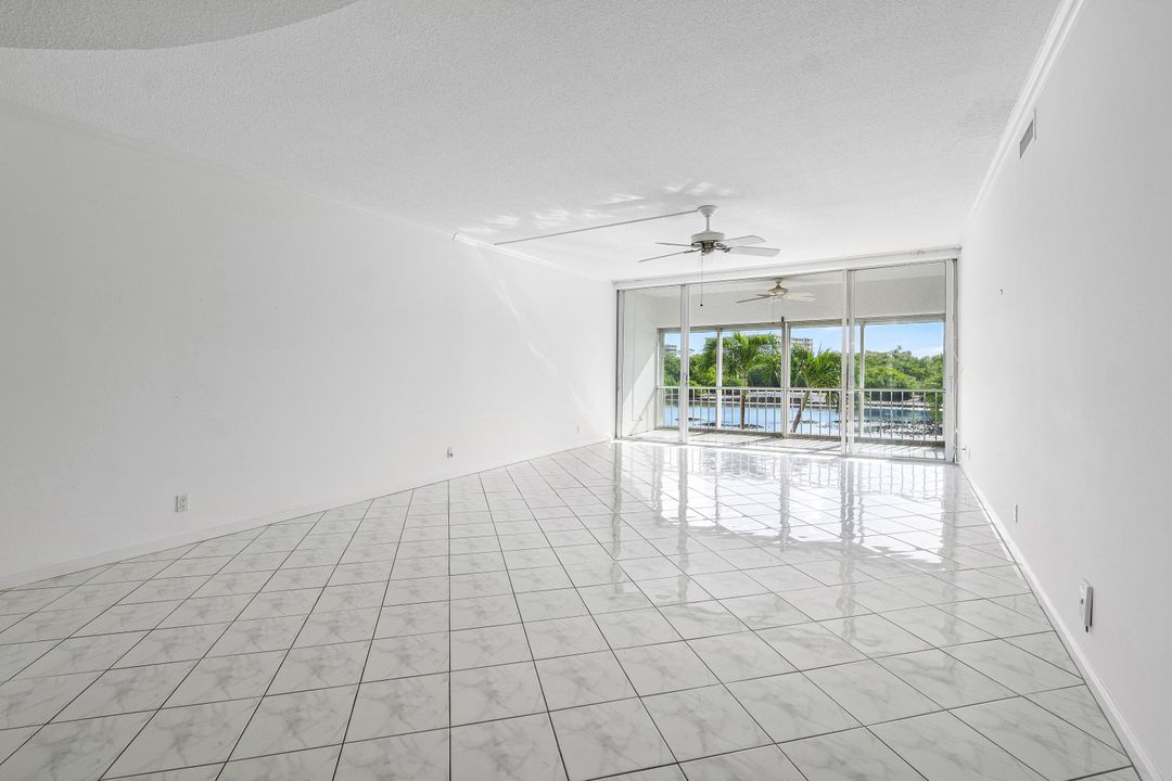 合同活跃: $995,000 (2 贝兹, 2 浴室, 1473 平方英尺)