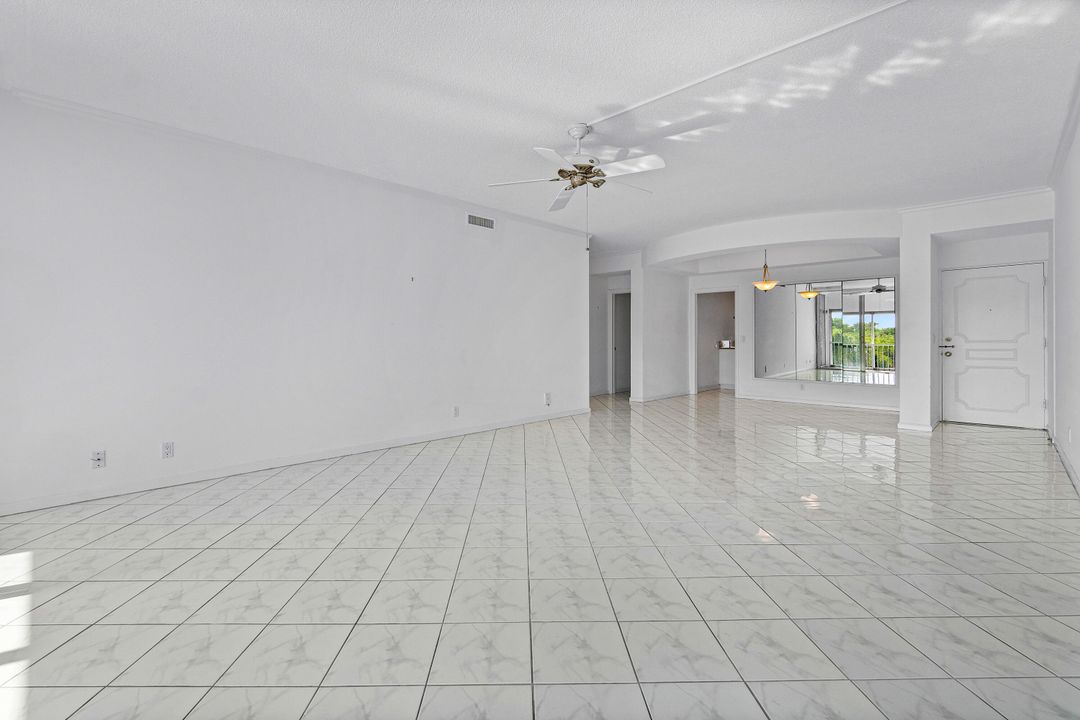 合同活跃: $995,000 (2 贝兹, 2 浴室, 1473 平方英尺)