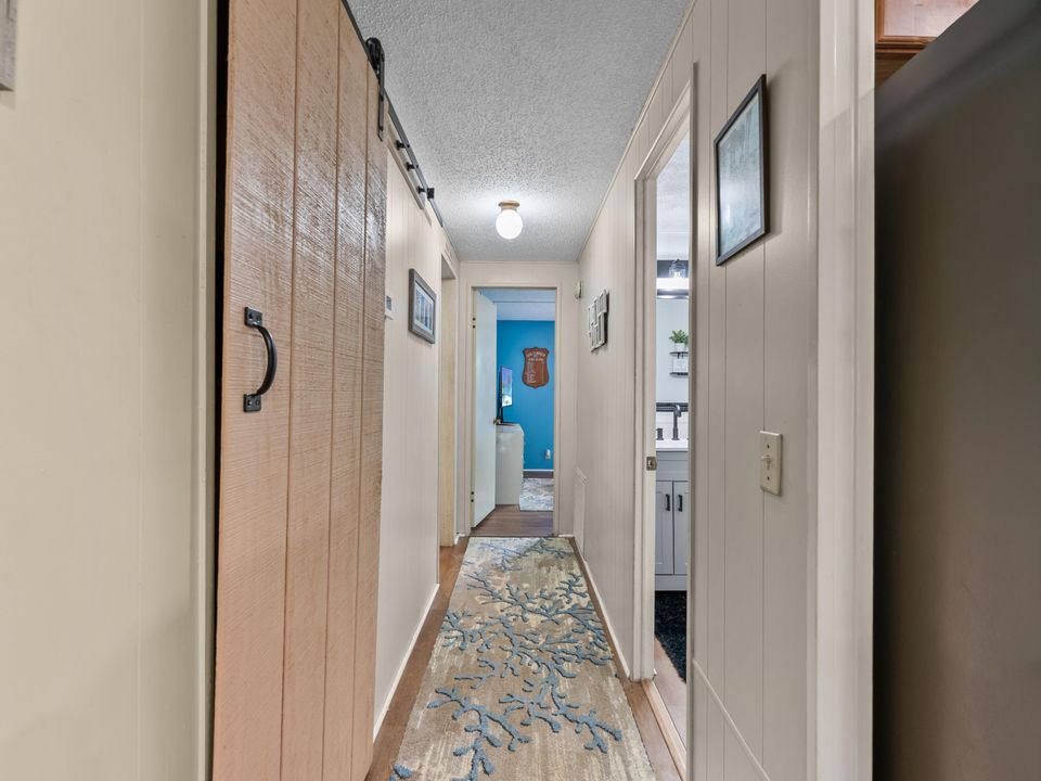 待售: $210,000 (2 贝兹, 2 浴室, 1406 平方英尺)