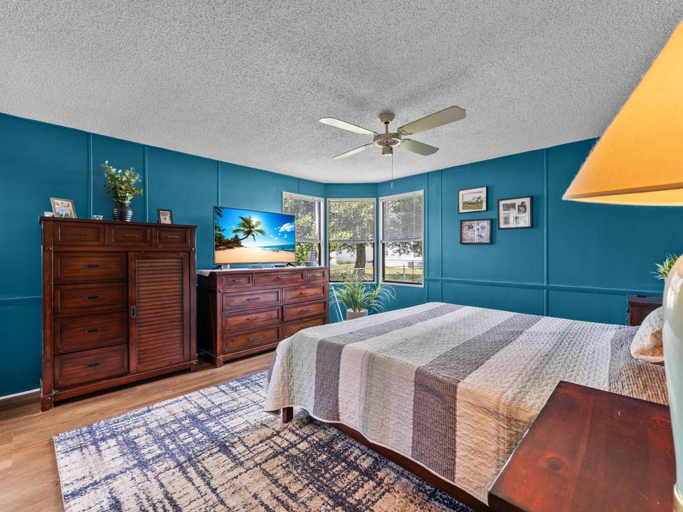 待售: $210,000 (2 贝兹, 2 浴室, 1406 平方英尺)