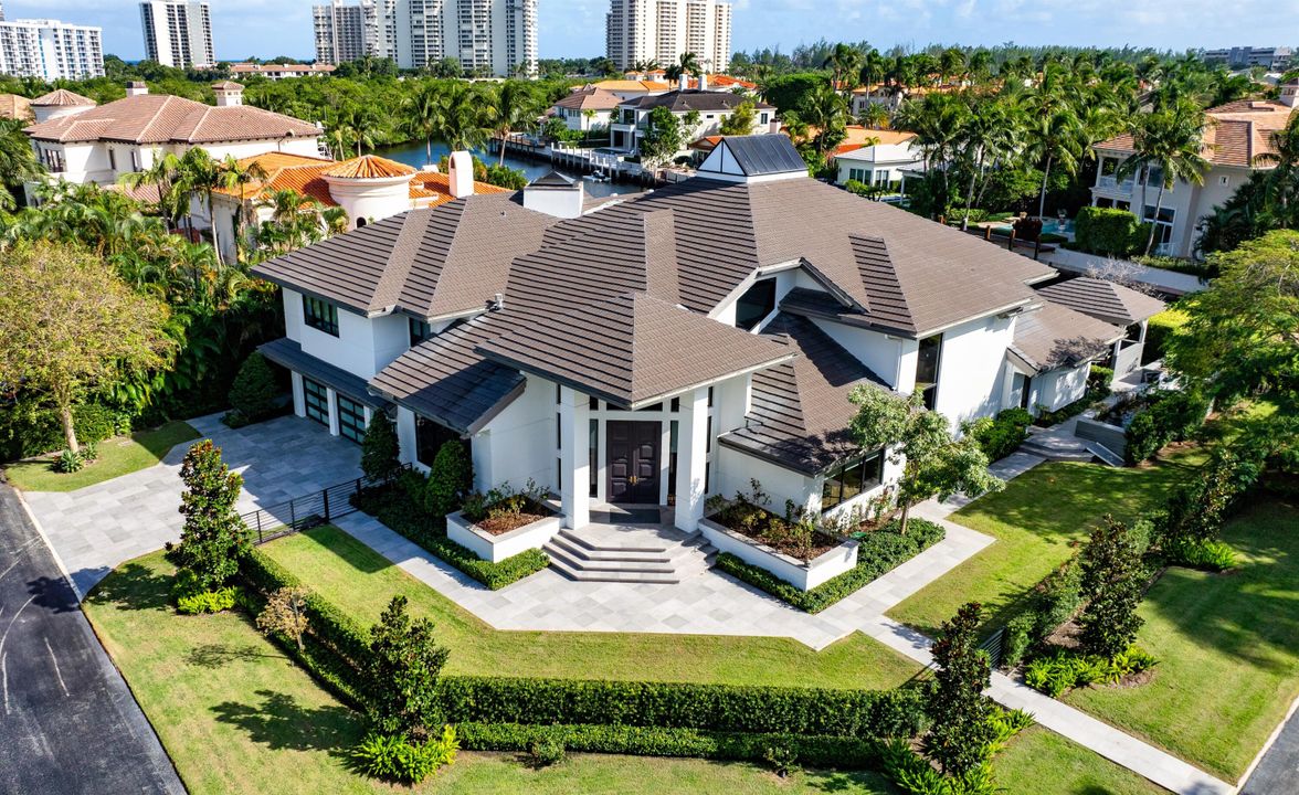 For Sale: $11,950,000 (5 beds, 6 baths, 8230 Square Feet)