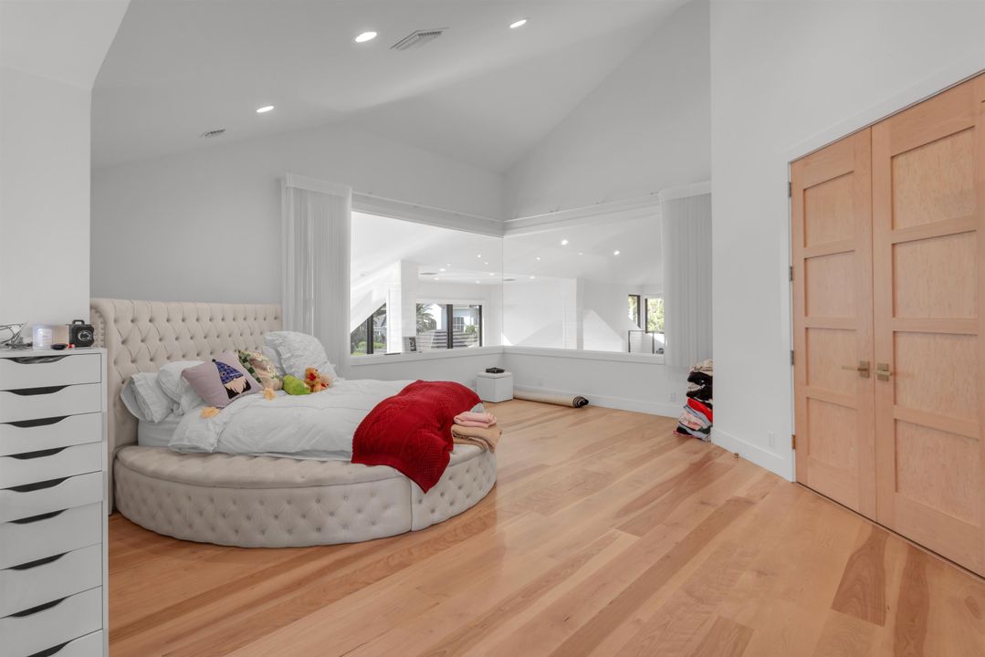 For Sale: $11,950,000 (5 beds, 6 baths, 8230 Square Feet)