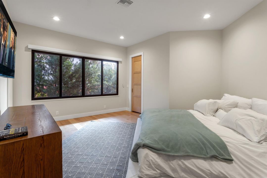 For Sale: $11,950,000 (5 beds, 6 baths, 8230 Square Feet)